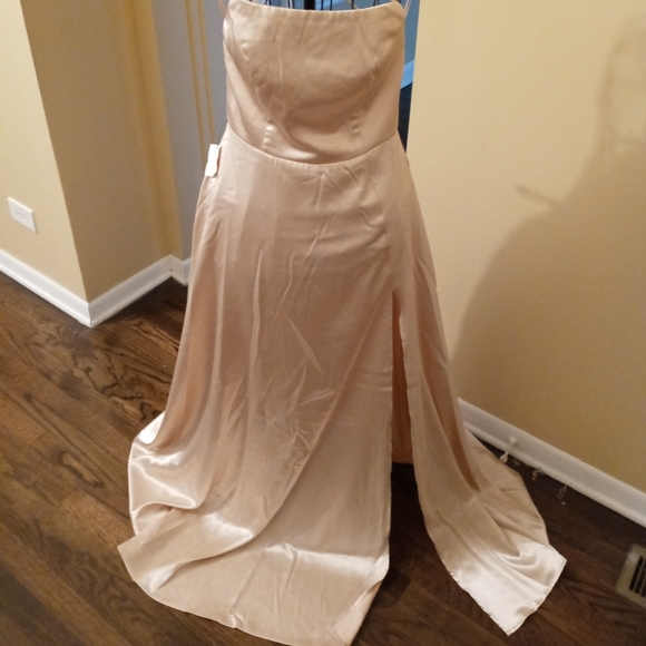 Champagne Spaghetti Strap Backless Maxidress With Side Split - Picture 1 of 7